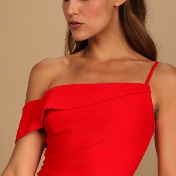 Red Lulus midi dress - Picture 4 of 5